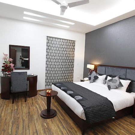 Karnāl Hotel Prem Plaza מראה חיצוני תמונה