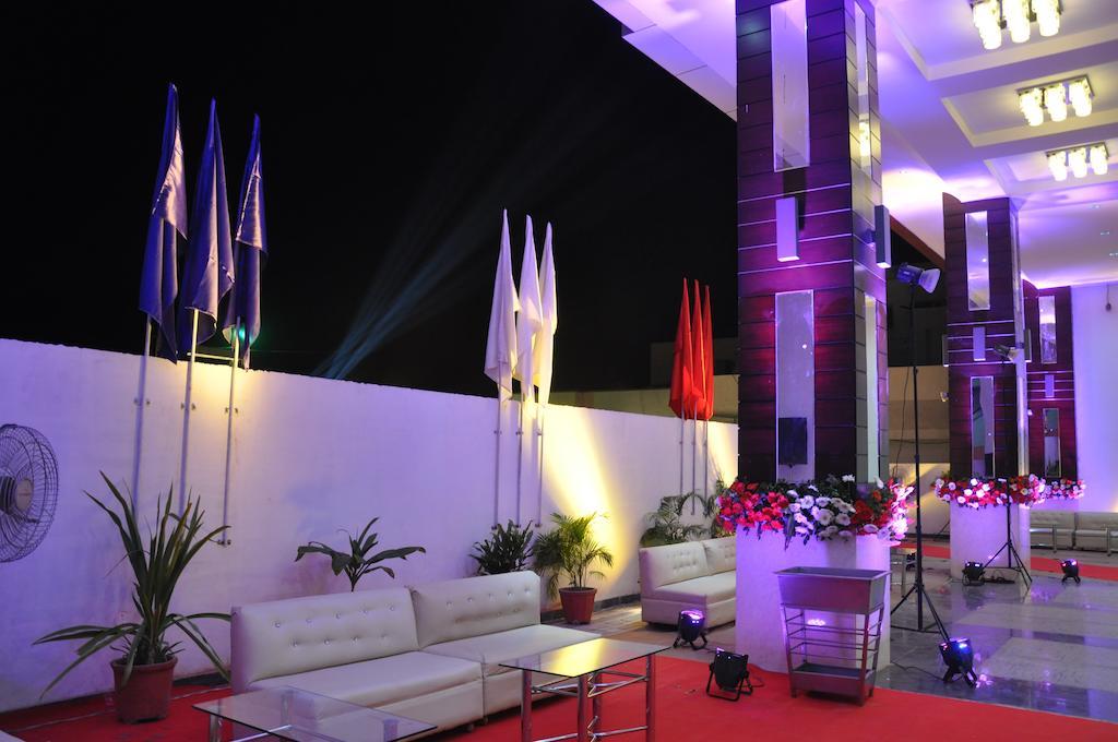 Karnāl Hotel Prem Plaza מראה חיצוני תמונה