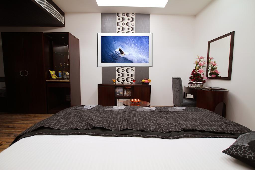 Karnāl Hotel Prem Plaza מראה חיצוני תמונה