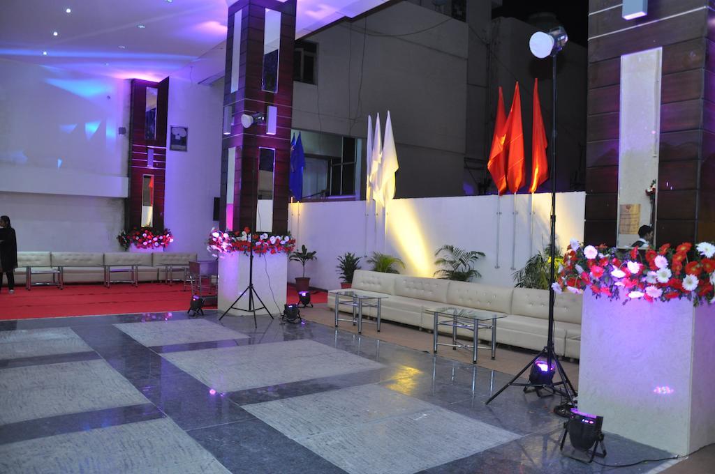 Karnāl Hotel Prem Plaza מראה חיצוני תמונה
