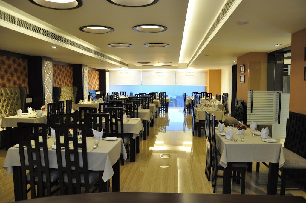 Karnāl Hotel Prem Plaza מראה חיצוני תמונה