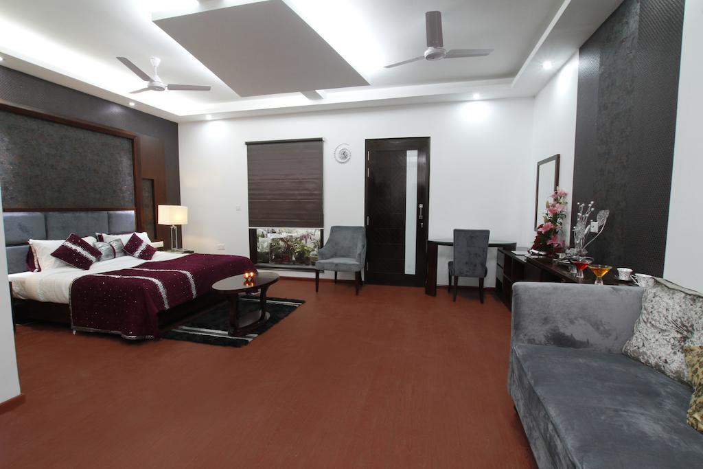 Karnāl Hotel Prem Plaza מראה חיצוני תמונה