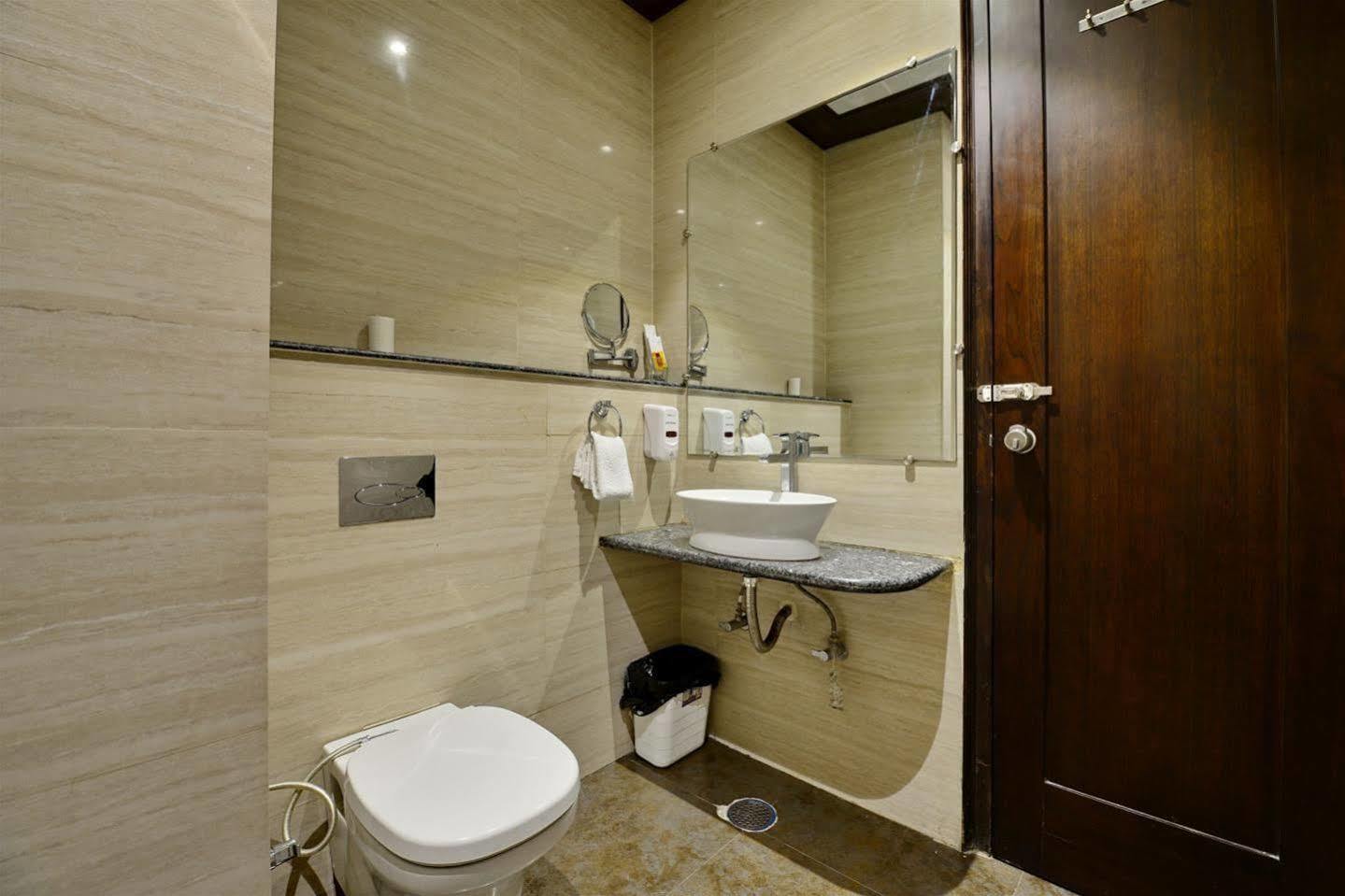 Karnāl Hotel Prem Plaza מראה חיצוני תמונה